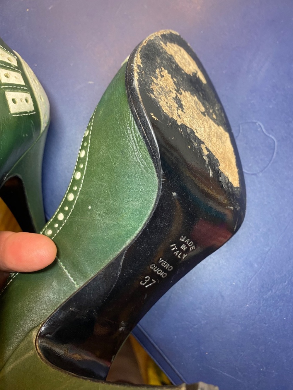 Vintage Alberta Ferretti Green Cream Leather Brogue Wingtip Pumps Heels 37 7 - Picture 12 of 14